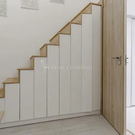 Minimal Loft - Pink Flamingo