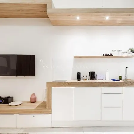Minimal Loft - Pink Flamingo * Budapest