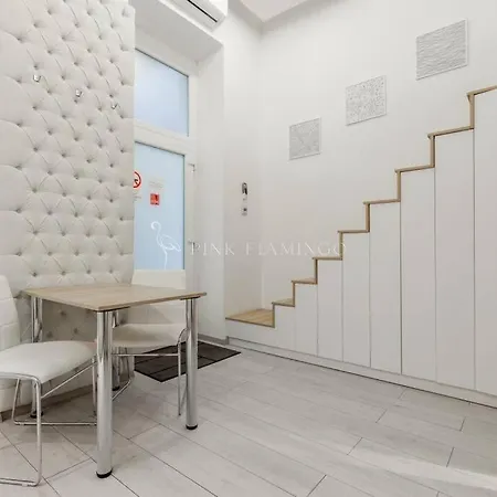 Minimal Loft - Pink Flamingo Apartment Budapest