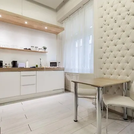 Minimal Loft - Pink Flamingo Apartment *